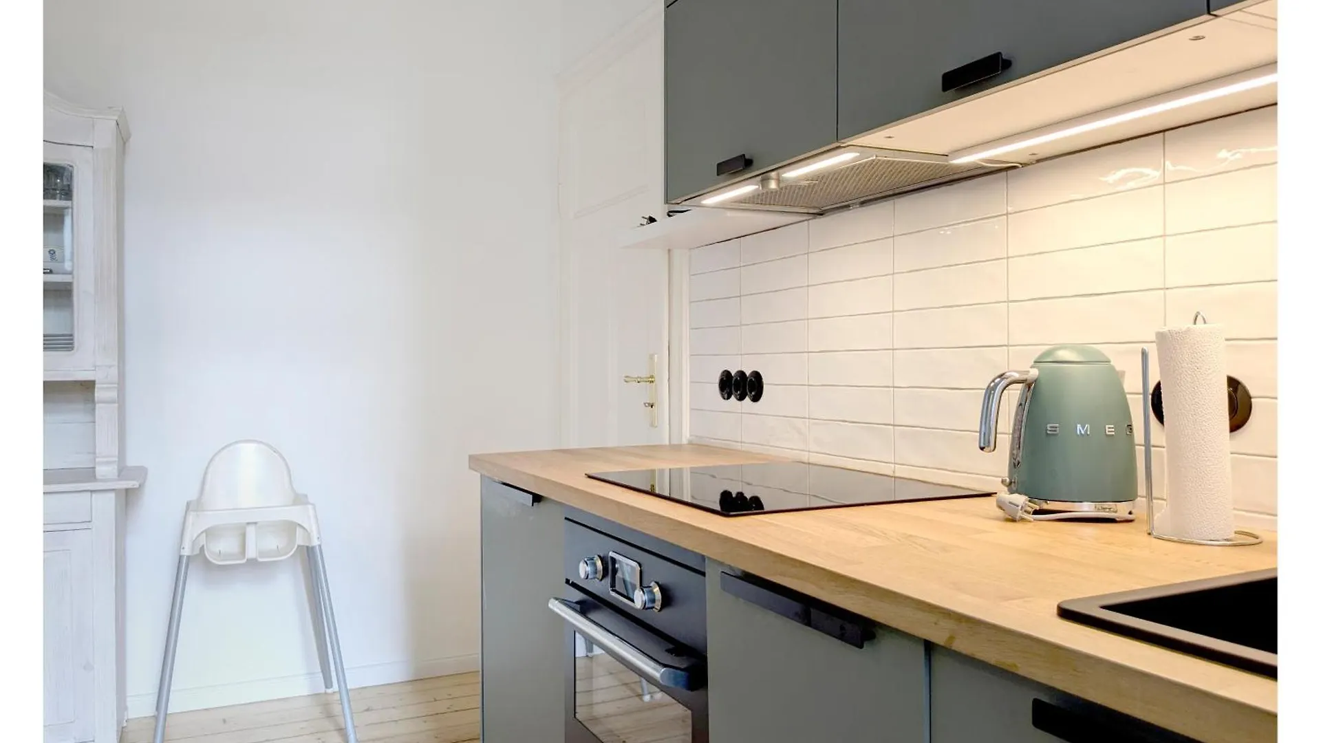 2 Zi Whg Zentral, Altbau, Renoviert 4P - Buchbar Bis 08-25 Lejlighed Hannover