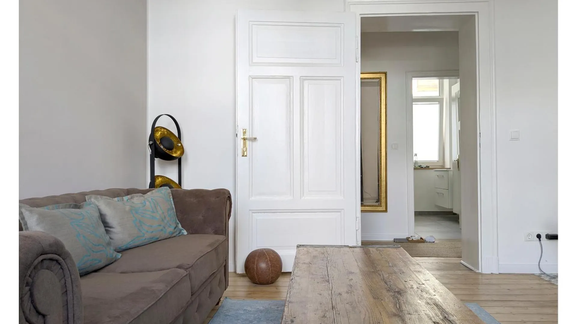 2 Zi Whg Zentral, Altbau, Renoviert 4P - Buchbar Bis 08-25 Lejlighed Hannover