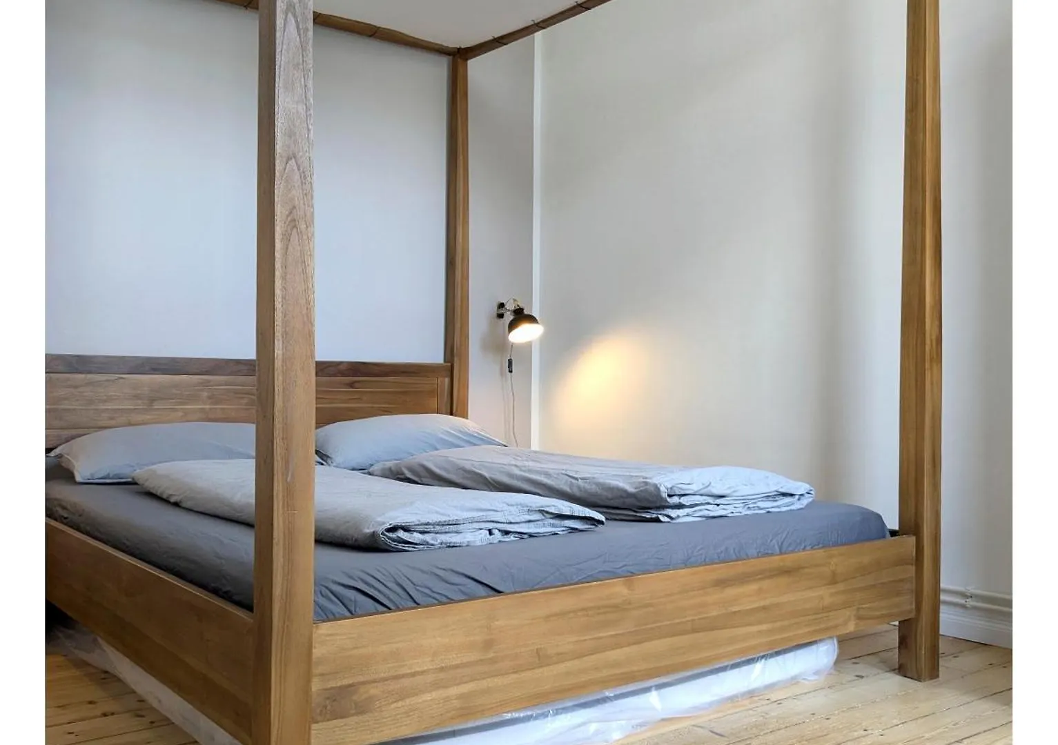 2 Zi Whg Zentral, Altbau, Renoviert 4P Apartment Hannover 0*,  Germany